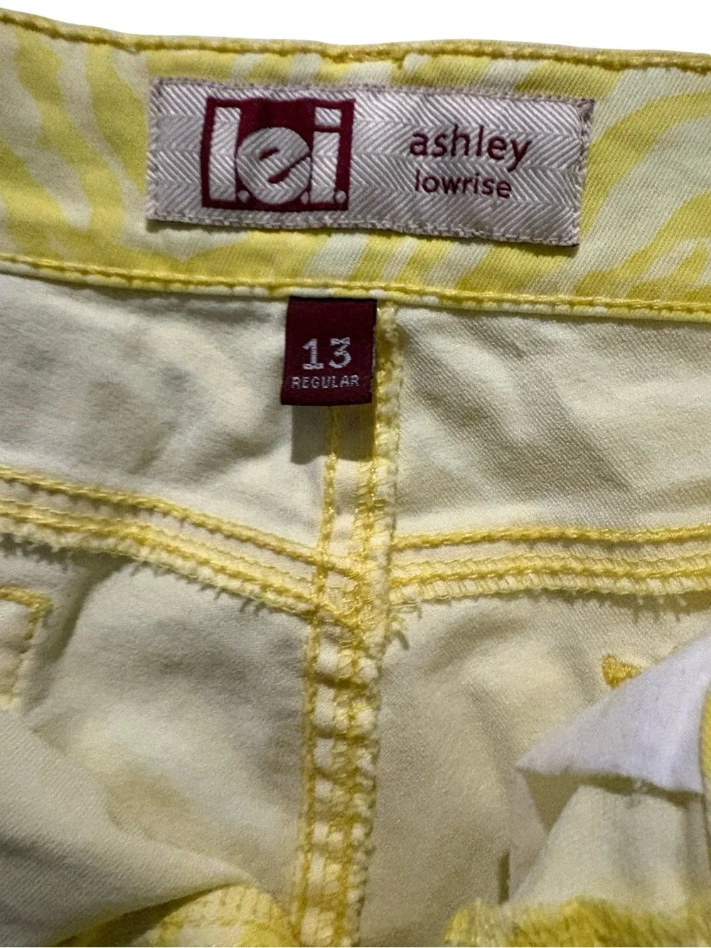 lei bright yellow